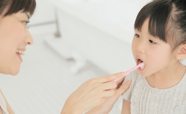 乳歯のケアと子どもの口腔内の正常な成長発育